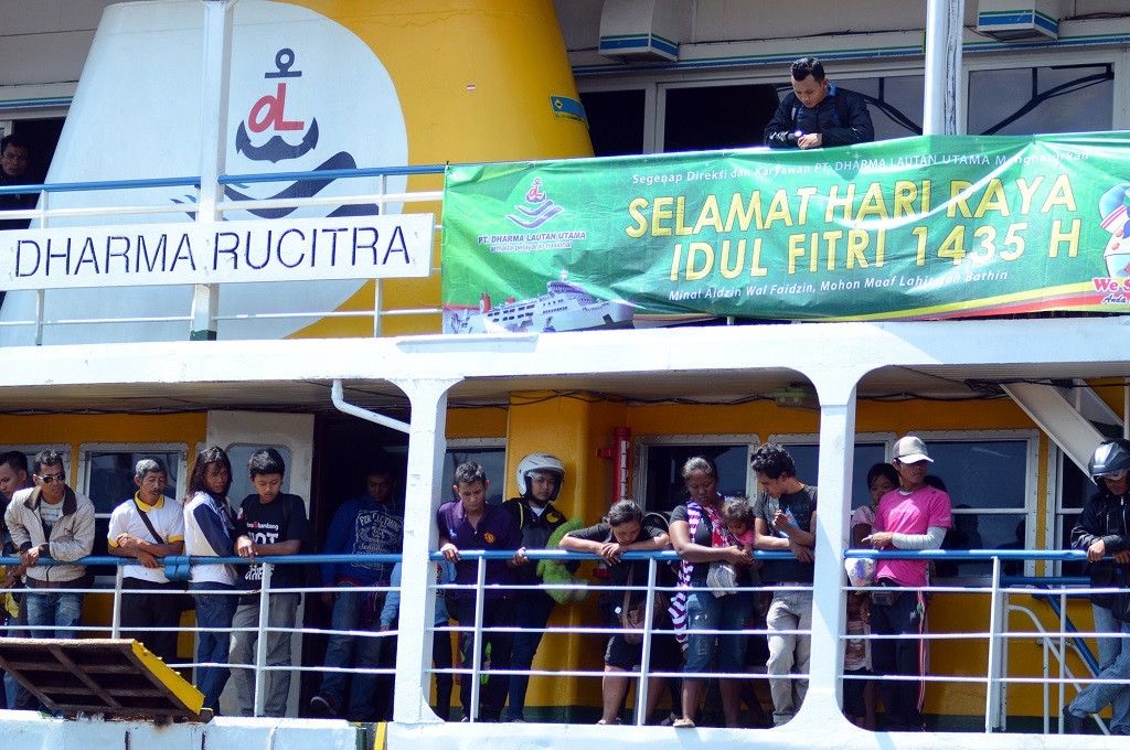 Pemudik asal Bali memasuki Pelabuhan Ketapang, Banyuwangi, di saat mudik Lebaran, MI/ Khoirul Hamdani 