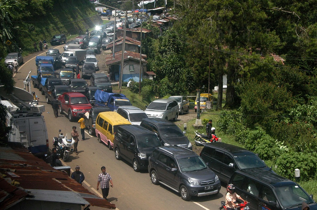 Antrean kendaraan di perbatasan Bogor-Cianjur, Jabar, Ant/ Jafkhairi
