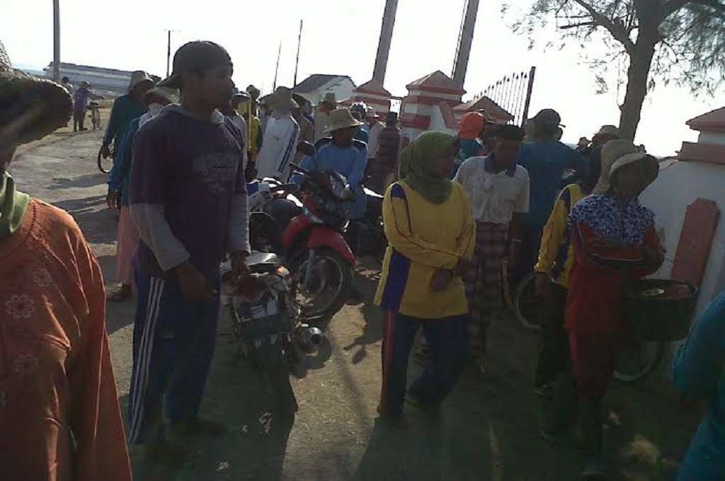 Buruh PT Garam mogok kerja karena belum dapat gaji dan THR, Metrotv/- Hidayaturrahman