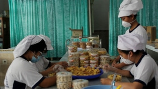Siswa SMK Dapat Pesanan Kue Hingga 2.100 Stoples