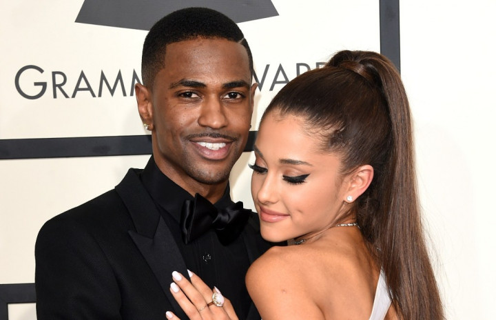 Mantan Pacar Malu Lihat Ariana Grande Jilati Donat di Toko 