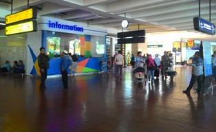 Pemudik di Bandara Soetta Melorot