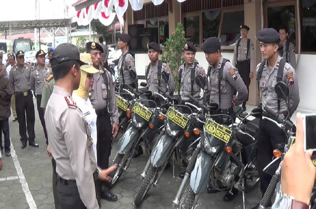 Bupati Kendal memantau pasukan yang berpatroli menggunakan motor trail, Metrotvnews.com/ Iswahyudi