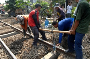 H-8 Lebaran, Penumpang Kereta Api di Stasiun Senen Terus Bertambah
