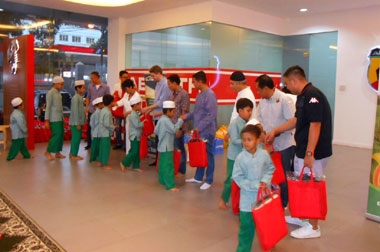 Gelar Kegiatan Amal, Abarth dan AOCI Ingin Konsisten Berbagi