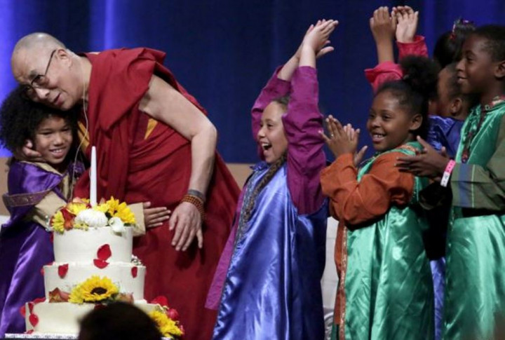 Ulang Tahun Dalai Lama Dirayakan Warga Tibet Seluruh Dunia