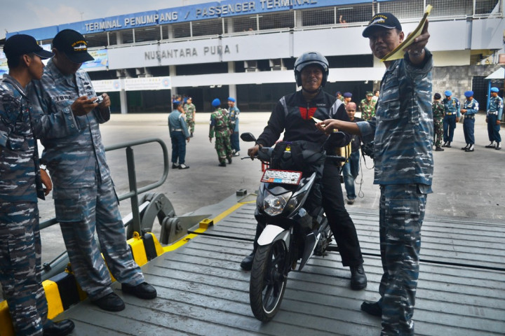 Jonan Lepas Pemudik di Pelabuhan Tanjung Priok