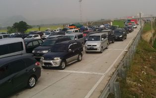 Tol Cipali Padat, 200 Mobil Melintas Per Menit