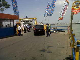 Tak Berasa Mudik Lewat Pelabuhan Kamal