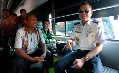 Menteri Perhubungan Sambangi Pemudik di Stasiun Pasar Senen