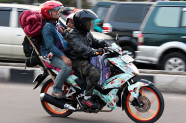 Muatan Melebihi Batas! Ancam Keselamatan Pemudik Roda Dua 