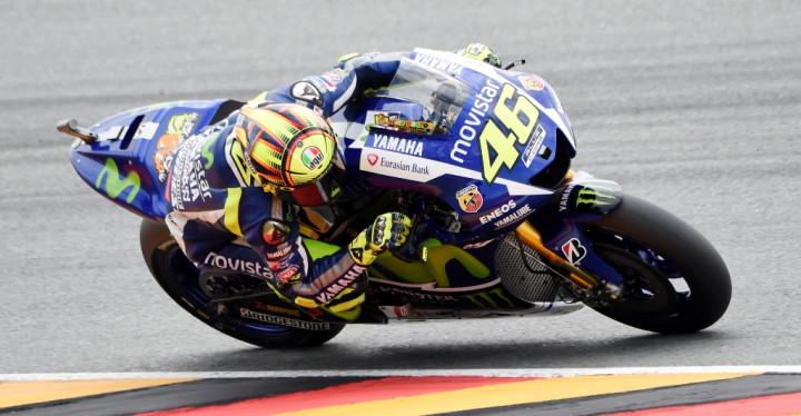 Rossi Bakal Salip Hernandez dan Iannone Sejak Lap Pertama 