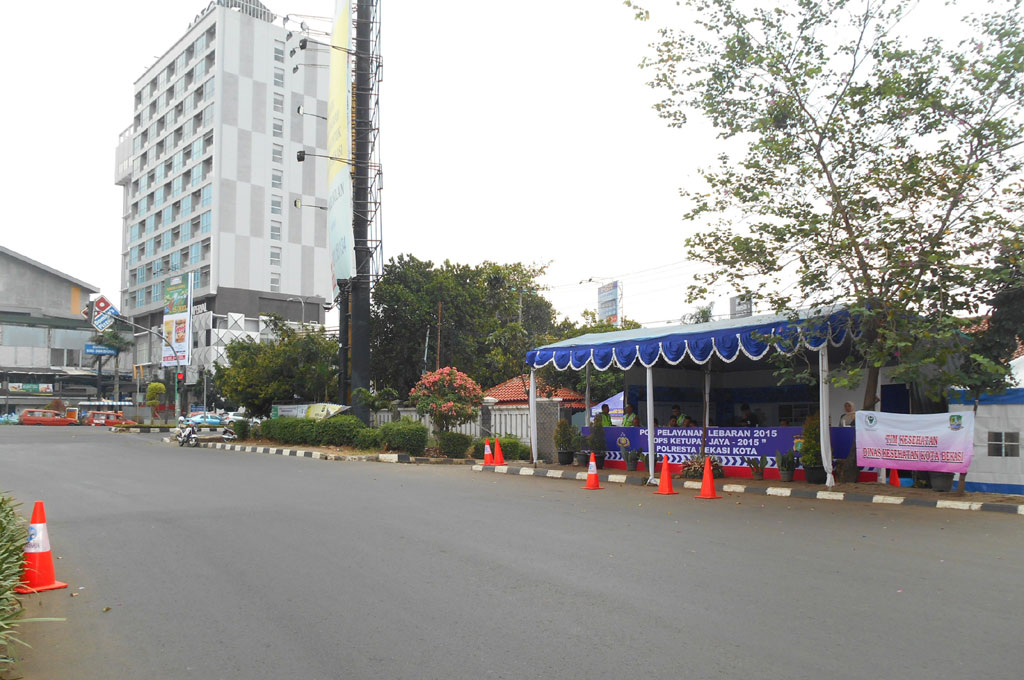 H-4 lebaran, arus mudik kendaraan yang melintasi Poskotis Simpang BCP Bekasi Barat, Jawa Barat, masih normal/MTVN M. Bagus Rachmanto