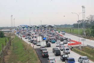 Puncak Mudik di Tol Cipali Diperkirakan Malam Ini