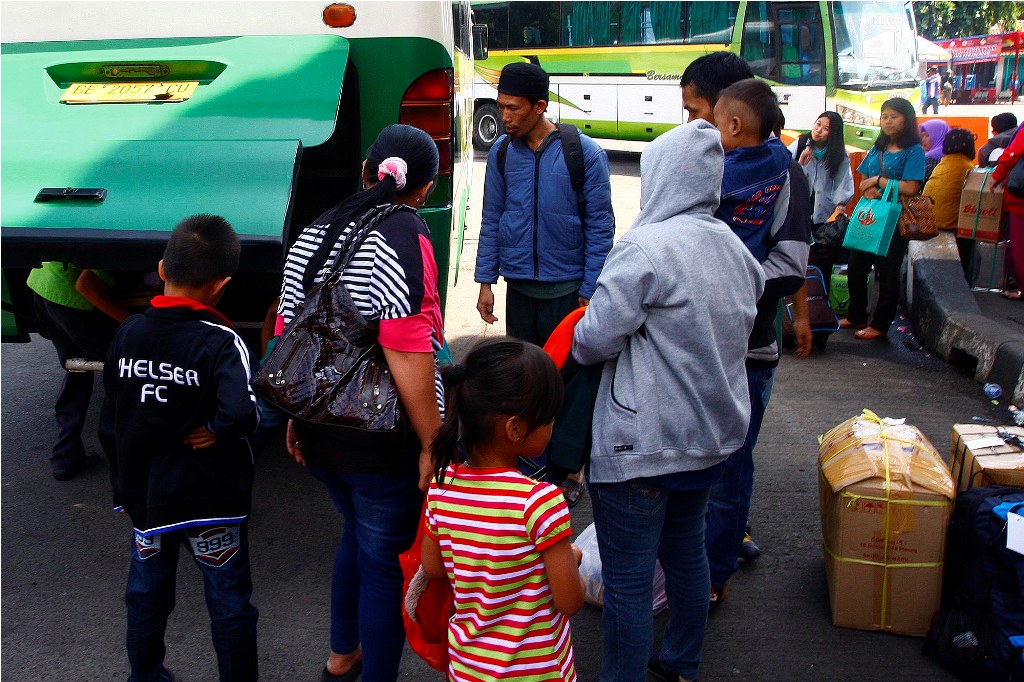 Pemudik mulai padati Terminal Kampung Rambutan--Foto: MI/Galih Pradipta