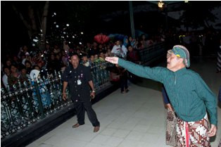 Tolak Sabda Raja, Kelompok Ini Angkat Sri Sultan HB XI