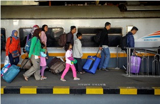 Kemenkes Soroti Kesehatan Masinis di Stasiun Tugu