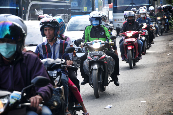 Pagi Ini, Pemudik Padati Jalan Kalimalang