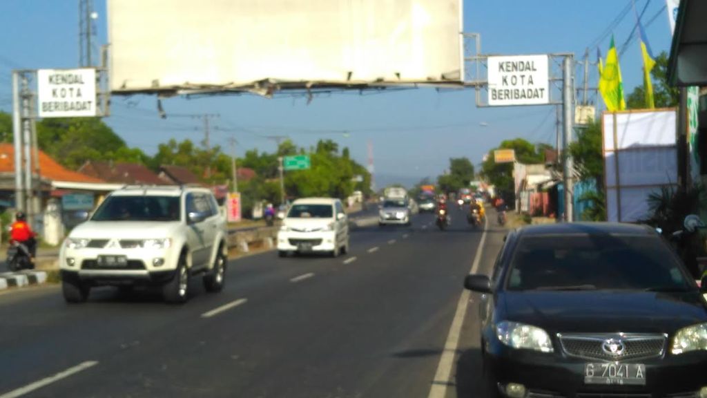 Jalur mudik Pantura Kendal terpantau ramai lancar. (MTVN/Iswahyudi)