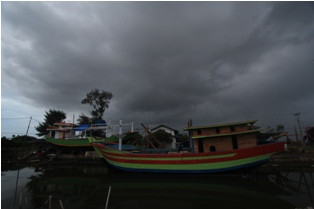 Ombak Besar, Kapal Bermuatan 500 Penumpang Nyaris Tenggelam