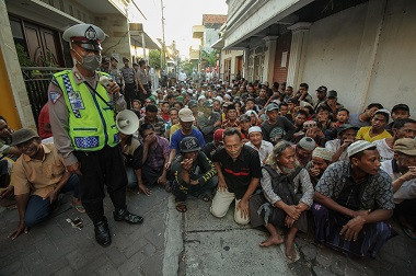 Polrestabes Kawal Pembagian Zakat di Bandung