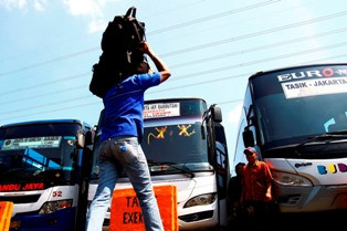 Puncak Arus Mudik di Terminal Kampung Rambutan Diprediksi Malam Ini