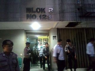 Tujuh Jam Lebih Geledah Kantor OC Kaligis, KPK Sita 14 <i>Item</i> Dokumen  