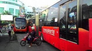 Jelang Idul Fitri, PT TransJakarta Pangkas Waktu Operasional Bus