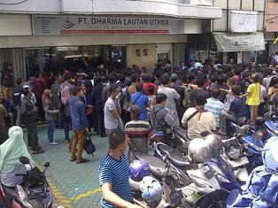 Rebutan ke Bawean, Penjualan Tiket Berlangsung Semrawut