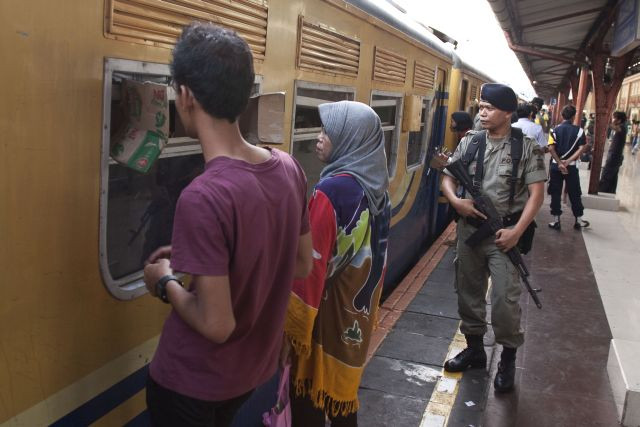 Arus Mudik, Pengamanan dalam Gerbong dan Stasiun Senen Diperketat