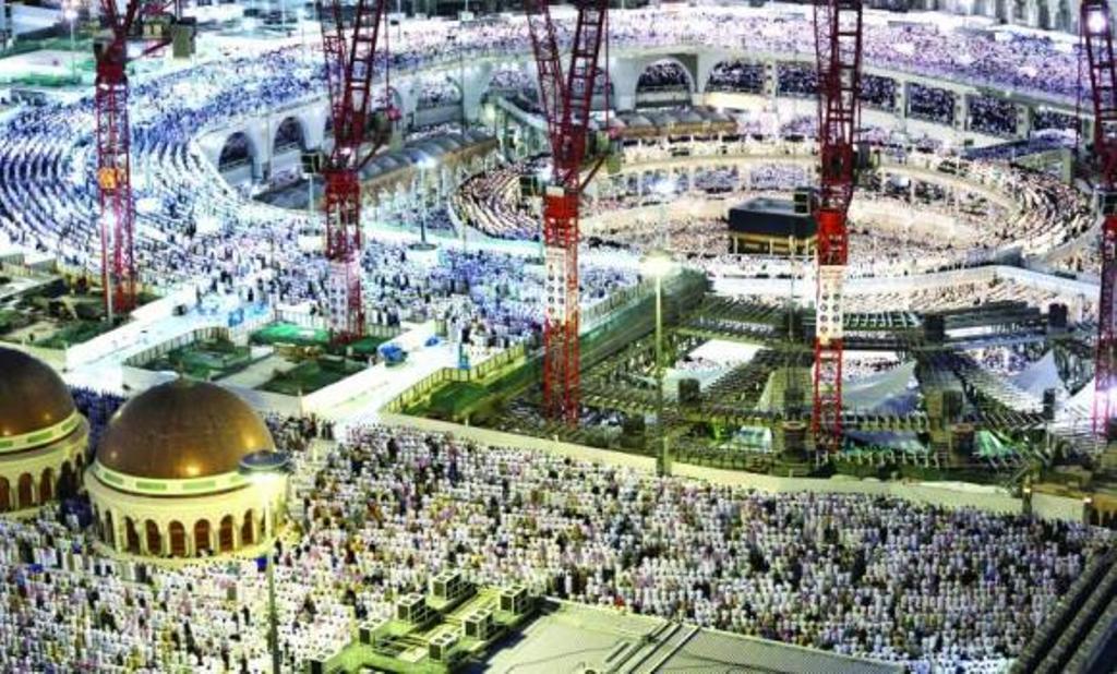 Suasana Masjidil Haram di malam ke-27 Ramadan. (Arab News)