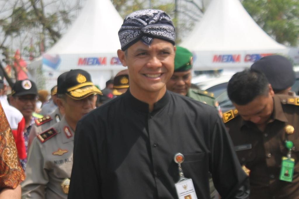 Gubernur Jawa Tengah, Ganjar Pranowo saat meninjau posko terpadi di Pejagan, Brebes. (Metrotvnews.com/Kuntoro Tayubi)