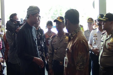 Bersiap Hadapi Puncak Mudik Malam Ini, Gubernur Ganjar Datangi Terminal Solo   