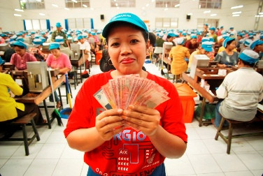 Ribuan Buruh Surabaya Adukan Pelanggaran THR