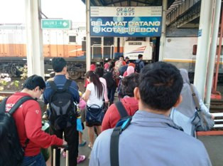 Hampir 8 Ribu Pemudik Turun di Stasiun Cirebon