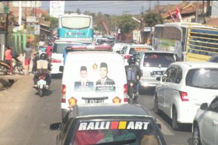 Macet Parah dari Gerbang Tol Cileunyi Hingga Nagreg