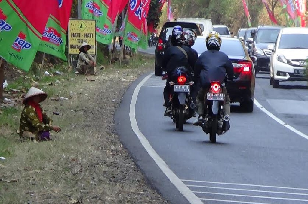 Pengemis musiman di pinggir Pantura, Metrotvnews.com/ Iswahyudi