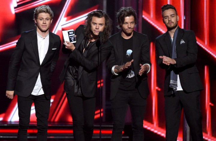 Directioners Khawatir Louis Tomlinson Abaikan Bandnya