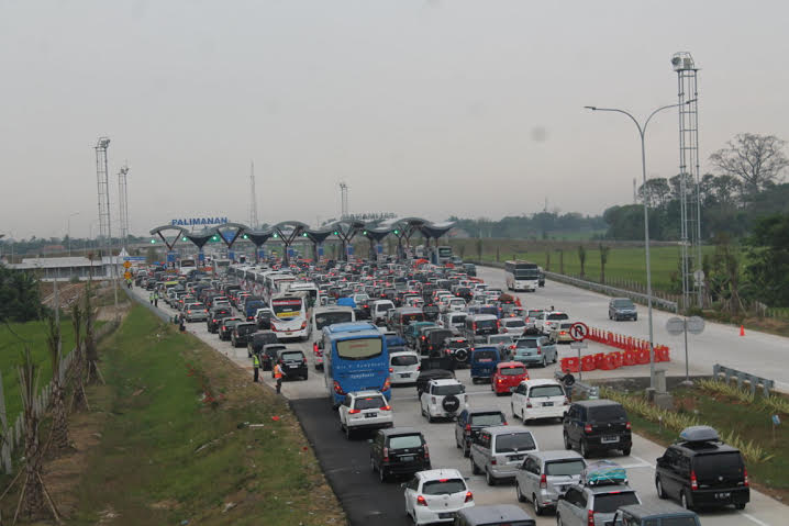 H-1, <i>Exit</i> Tol Cipali Masih Mengular 7 Km
