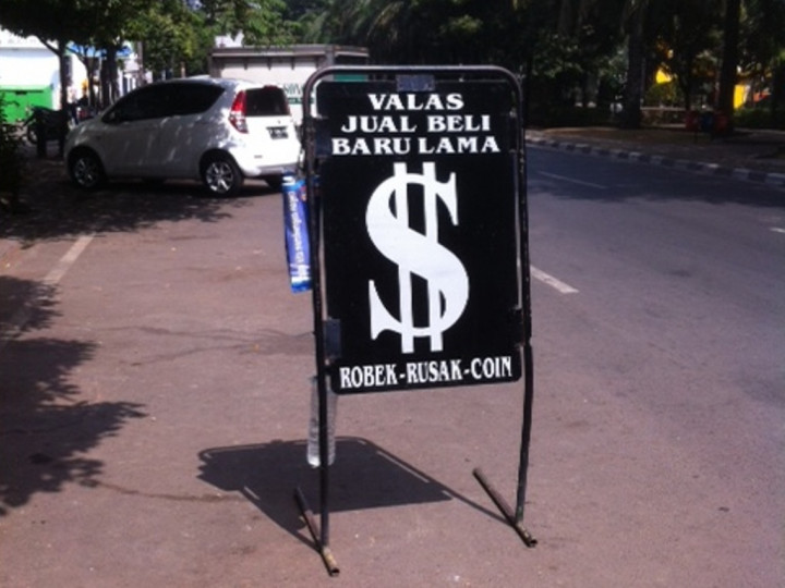 Pedagang Jasa Jual Beli Dolar Belum Icip Untung Ramadan Ini