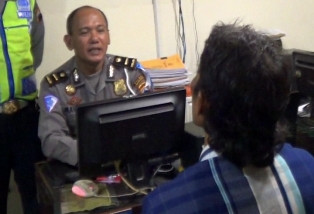 Menyerahkan Diri di Karanganyar, Sopir Bus Rukun Sayur Diserahkan ke Polres Cirebon