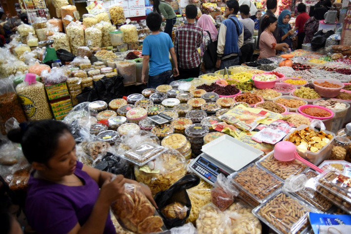 Pasar Kue Lebaran Diserbu, Omzet Rp100 Juta/Hari Dikantongi