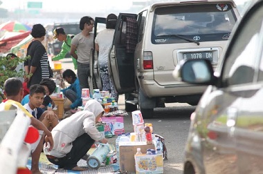 Warung Dadakan di Pintu Keluar Tol Cipali harus Ditutup setelah Lebaran