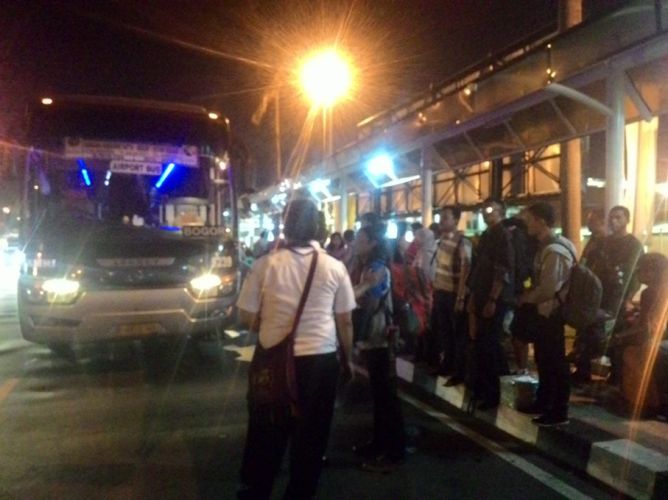 Gagal Terbang, Pihak Bandara Angkut Penumpang Menggunakan Bus  