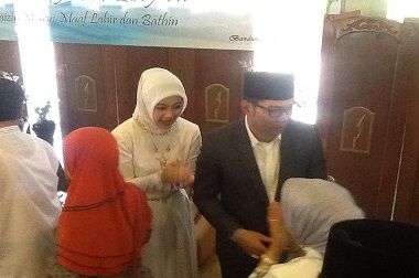 Ratusan Warga 'Serbu' Rumah Wali Kota Bandung