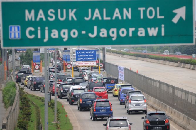 Lebaran, Beberapa Titik di Ruas Tol Jagorawi Macet