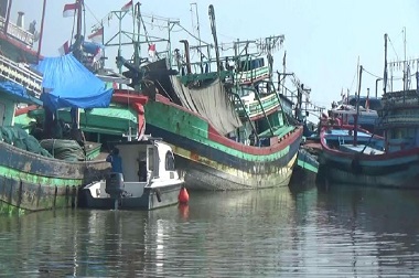 Nelayan Terjebak Gelombang di Laut, Ratusan Keluarga tak Berlebaran