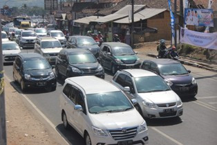 H+1 Lebaran, Jalur Nagreg Masih Padat