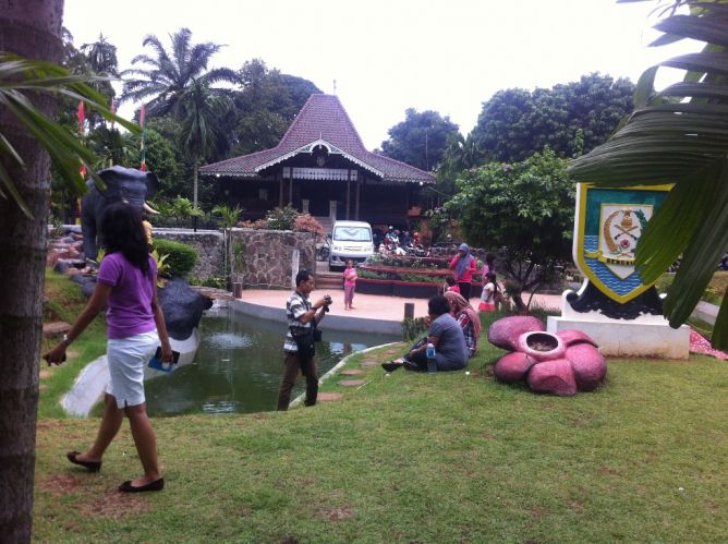 Pengunjung TMII di Hari Lebaran Menurun