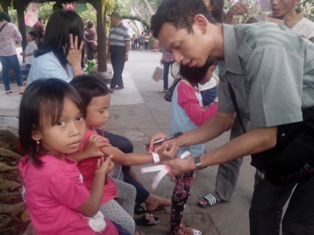 Ada Gelang Ajaib Antikehilangan Anak di Gembira Loka